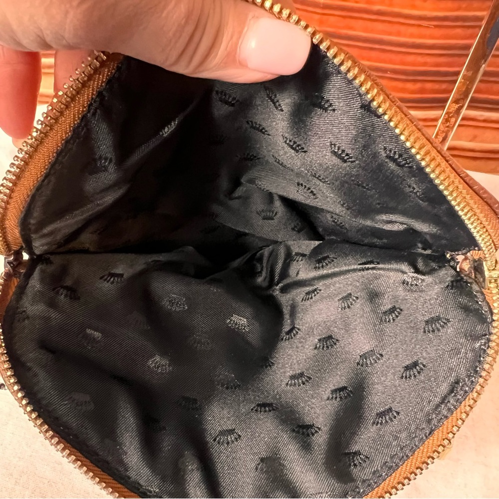 NWT Juicy Couture Rose Gold Sequin Wristlet, perfect for any occasion! 🌹🤩 - Picture 6 of 11